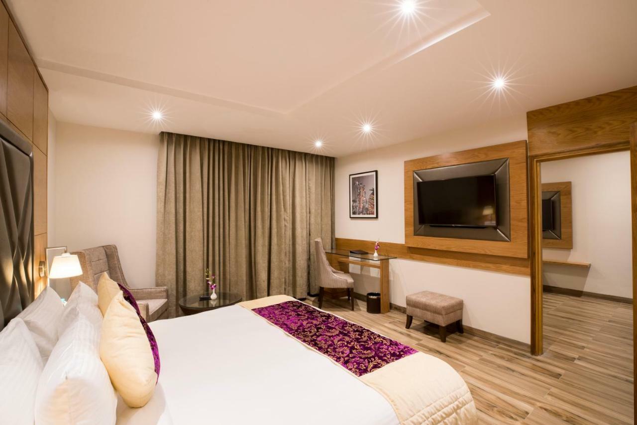 Regenta Central Cassia Zirakpur Chandigarh Eksteriør billede