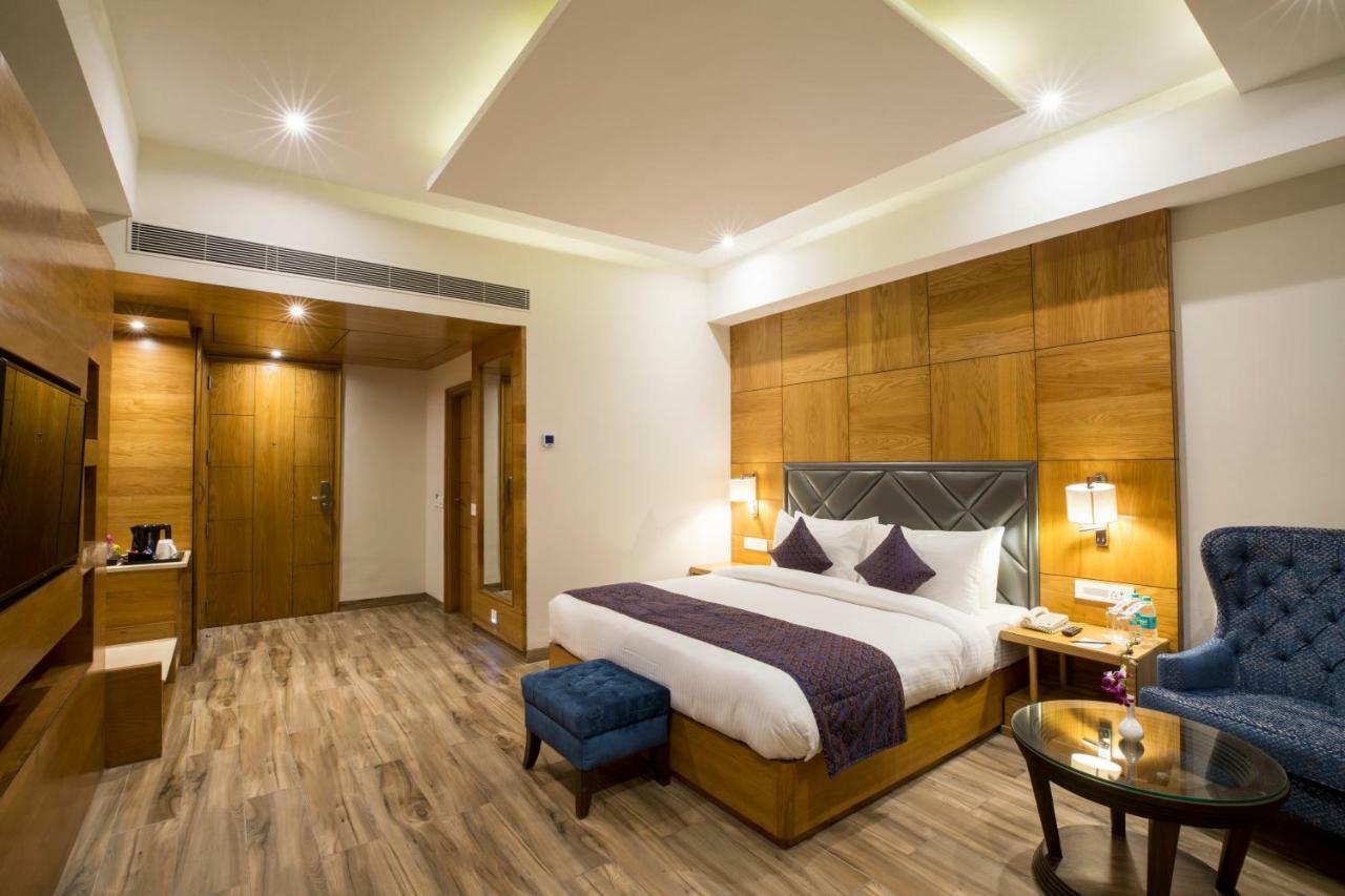 Regenta Central Cassia Zirakpur Chandigarh Eksteriør billede