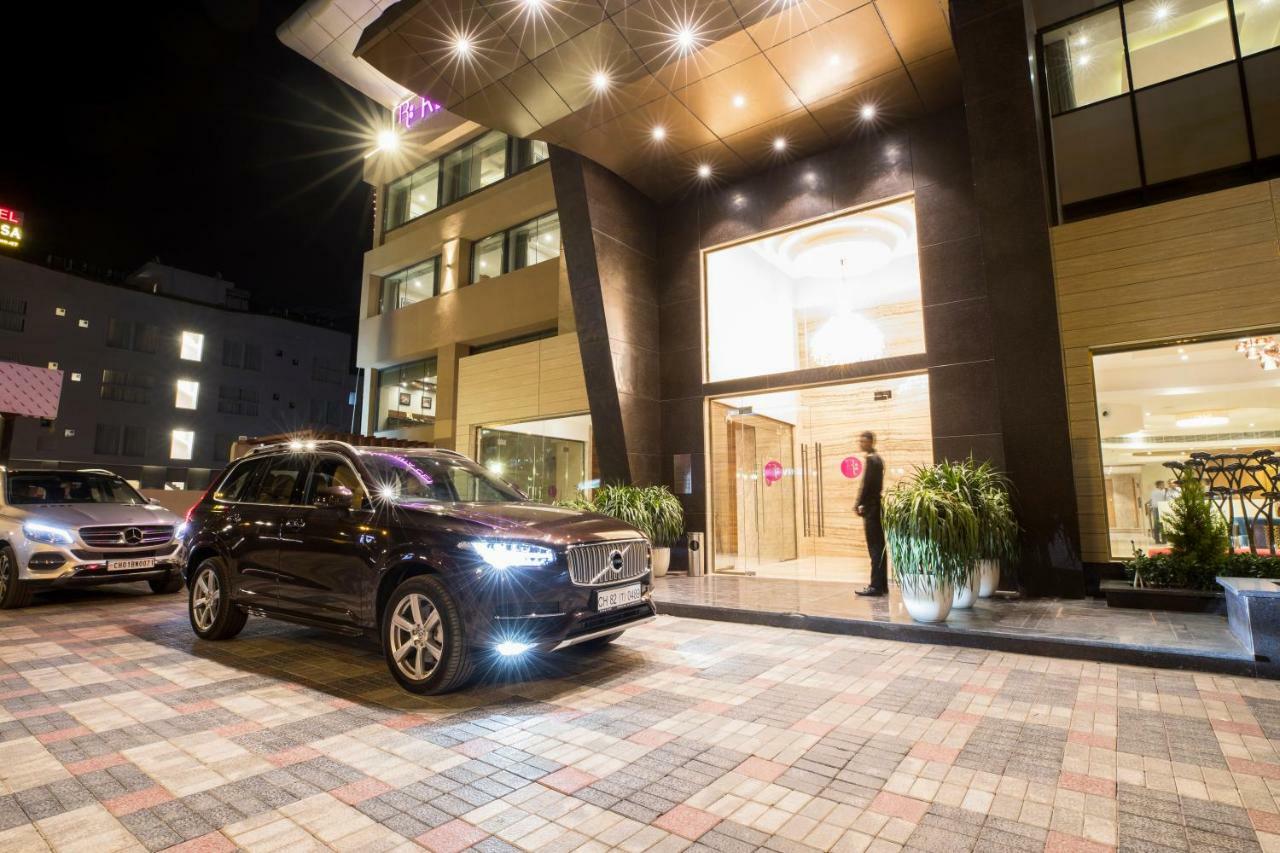 Regenta Central Cassia Zirakpur Chandigarh Eksteriør billede